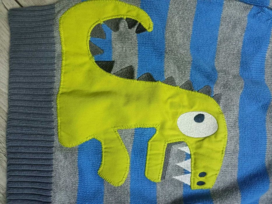 Sweterek z kapturem 5-6 lat