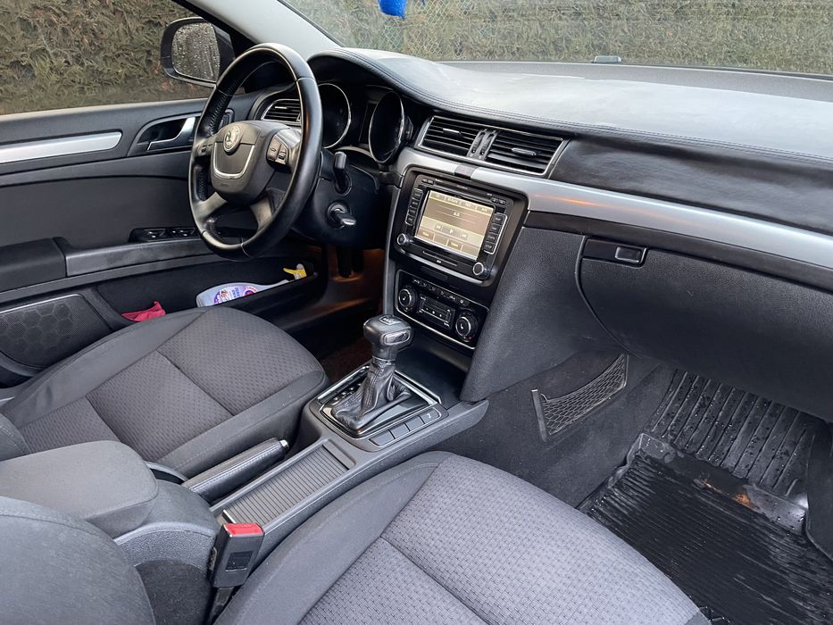 Суперб коробка автомат 2010 рік