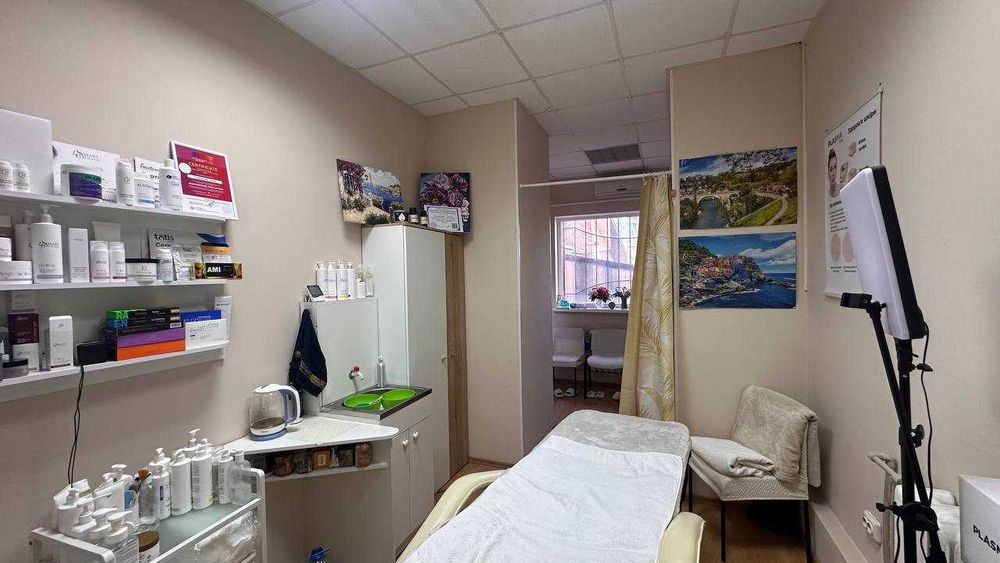 Продаж офісного приміщення 155 кв.м. на 2 поверсі по вул. Небесної Сотні 4