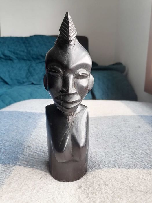 Estátua Africana em Pau Preto