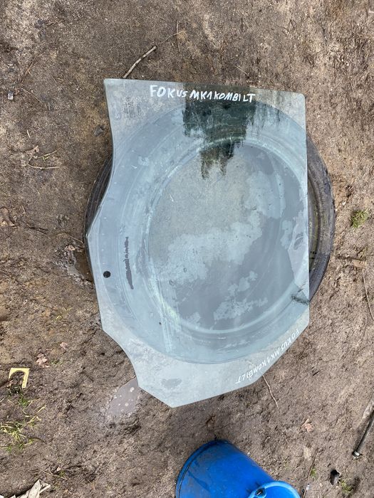 Ford Focus kombi mk1 szyba z drzwi lewa lewy tyl tylna