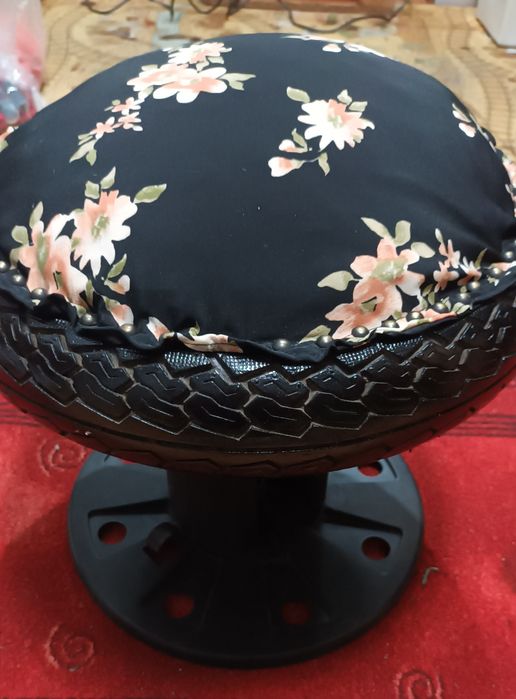 Banco recliclado com pneu