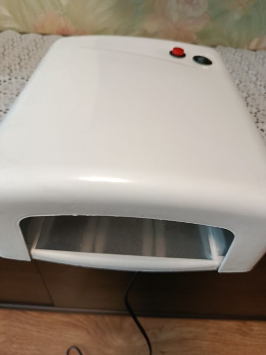 Лампа для маникюра и педикюра