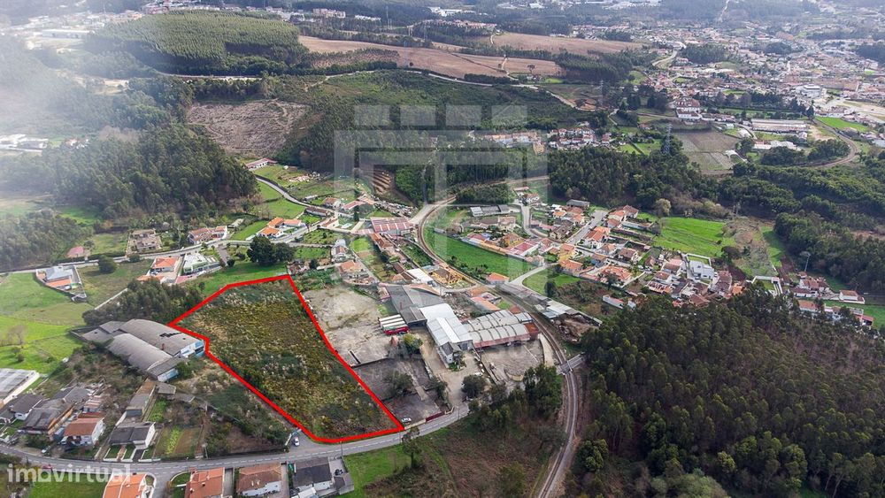 Terreno com perto de 11.000m2 em São João de Ver