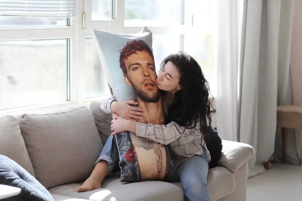 Подушка дакімакура з Вашим фото на замовлення від 30х60см до 60х200см