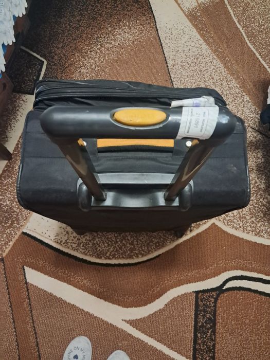 Дорожня сумка на колесах