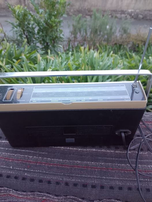 Radio portátil e 220v