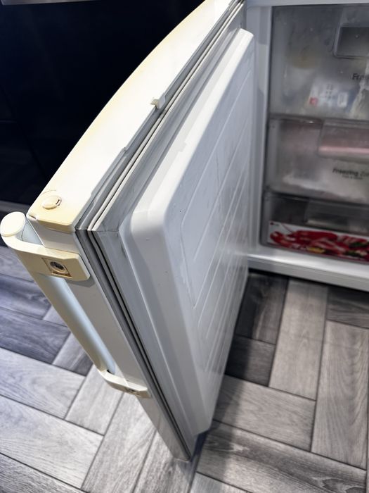 Продам холодильник LG