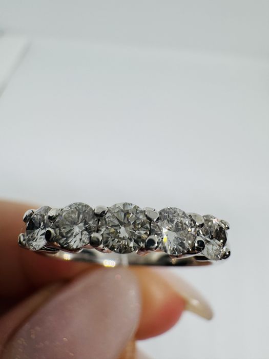 Золотая дорожка с бриллиантами