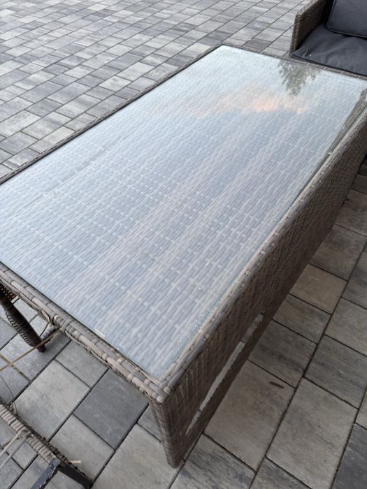 Meble rattanowe uszkodzone