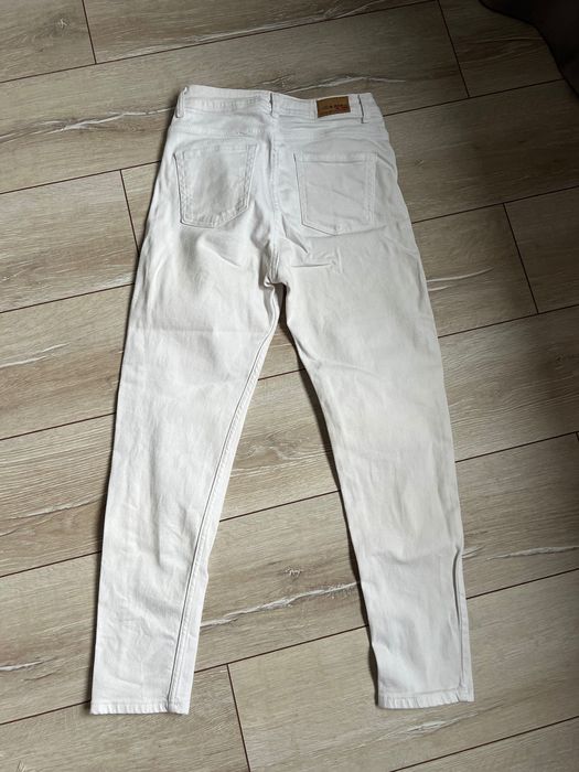 Білі джинсові штани