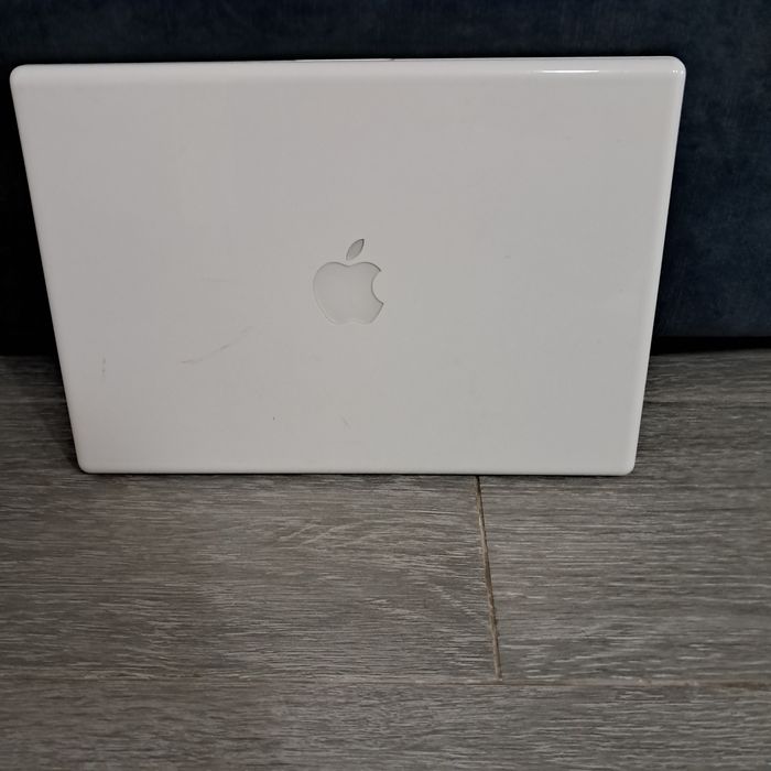 Продам ноутбук MacBook