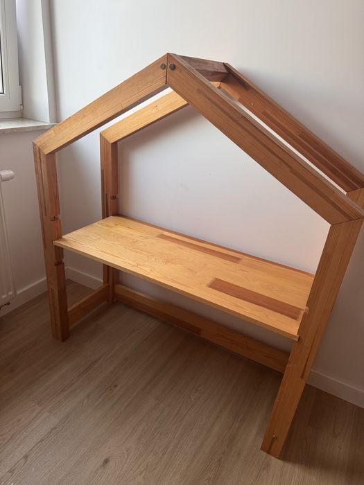 Biurko dziecięce domek