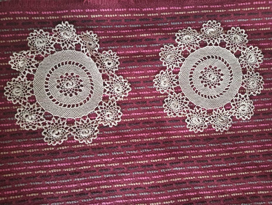 Conj. 2 Naperons bege Renda Crochet formato flores diâmetro 22cm