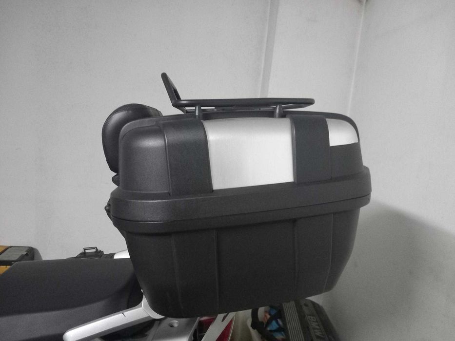 Top-Case Givi Trekker 52L + Base Givi SRA692