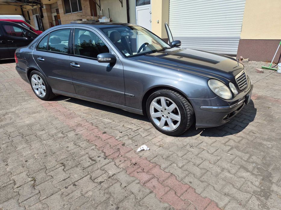 Mercedes Benz   E  220 CDI