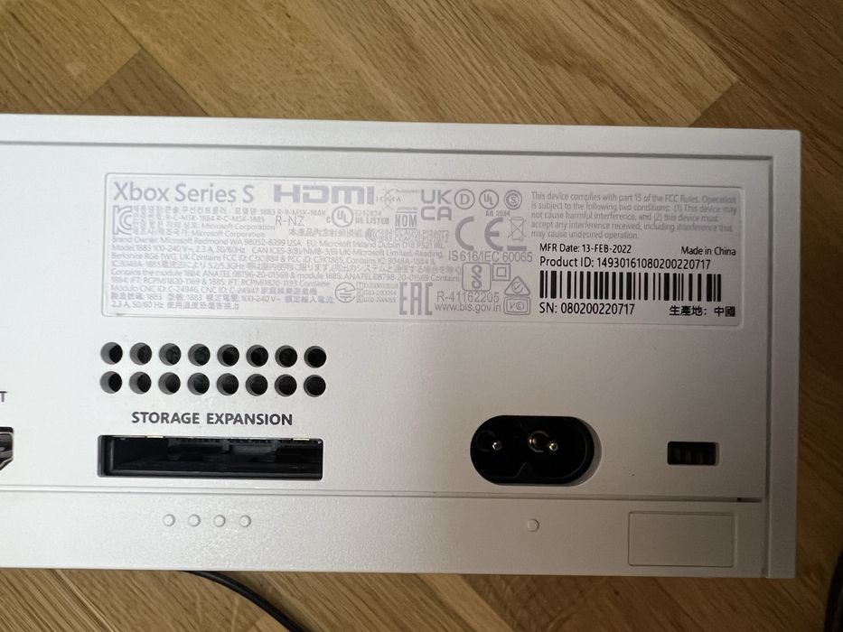 Ігрова приставка Microsoft Xbox Series S 512GB (2 геймпади)