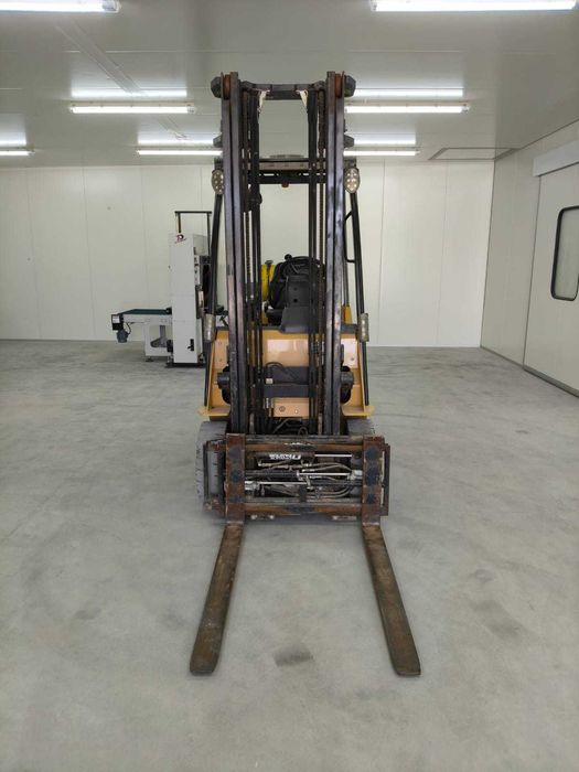 Empilhador CAT 1.8Ton
