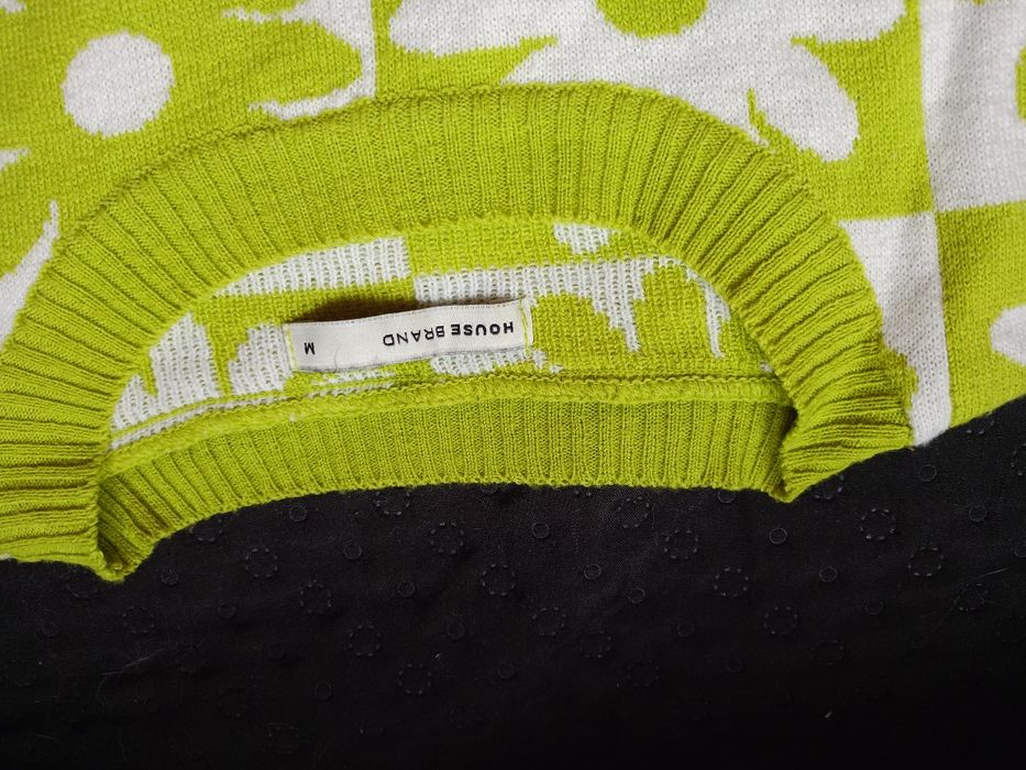 Sweter w  kwiaty