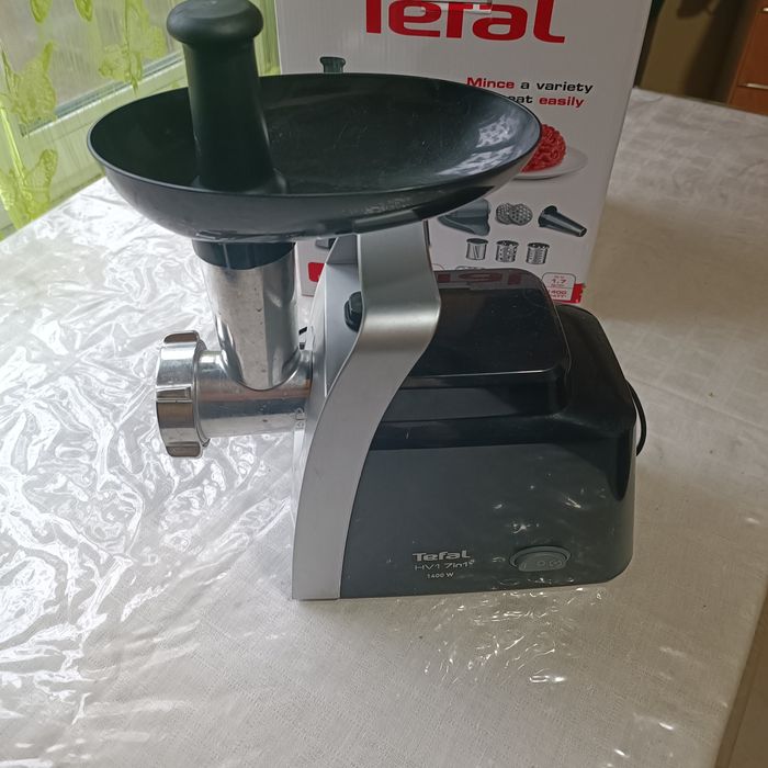 Продам мясорубку Tefal