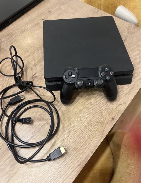 Vendo ps4 com comando e cabos
