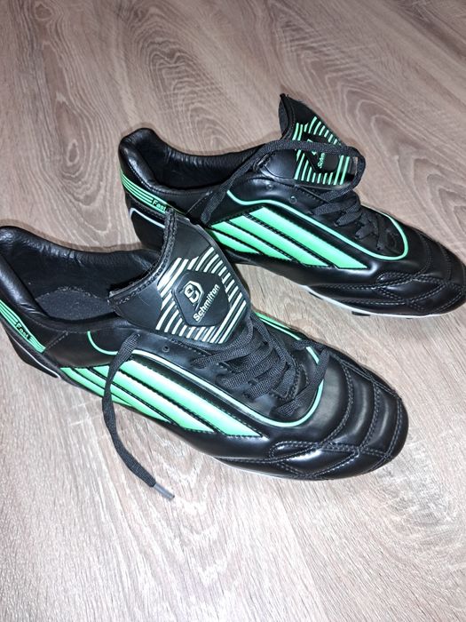 Продам нові бутси