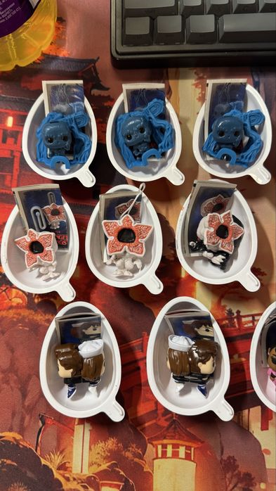 Кіндер дивні дива, фігурки, Киндер очень странные дела, осд фигурки