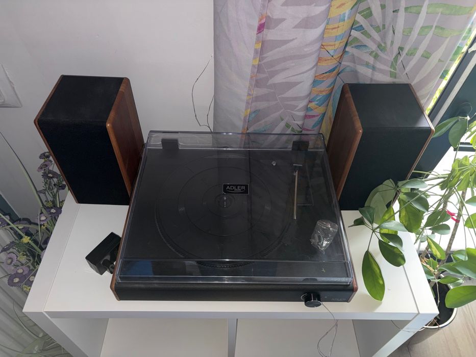 Gramofon Adler z głośnikami