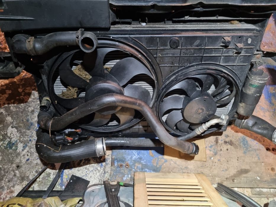 VW Golf 4 IV GTI Maska Czarna Belka pod Zderzak Lampy Atrapa Chlodnice