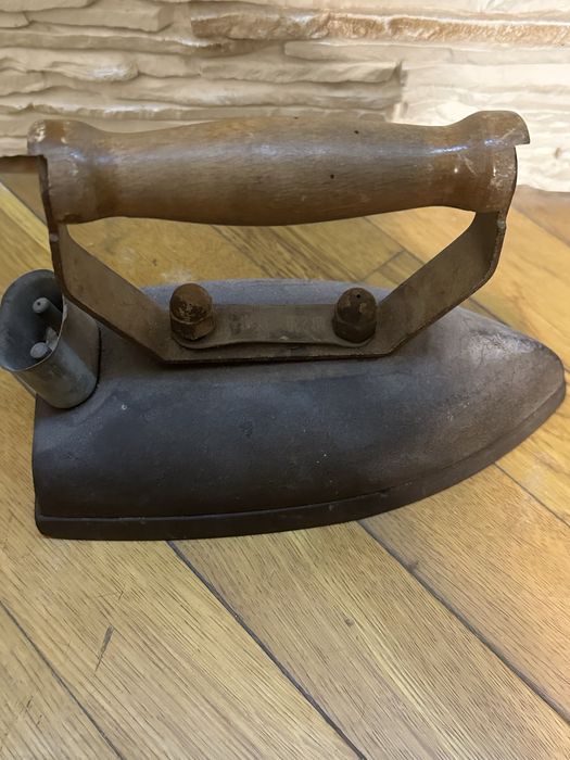 Stare żelazko elektryczne