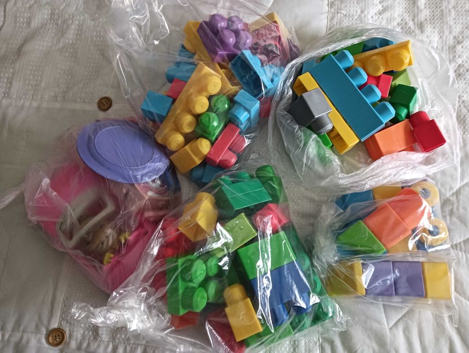 Conjunto de várias peças / blocos de Lego duplo