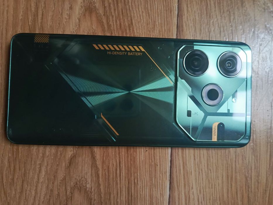 Продам телефон TECNO POVA 6 Neo (LI6) 8/256 в ідеальному стані, все пр