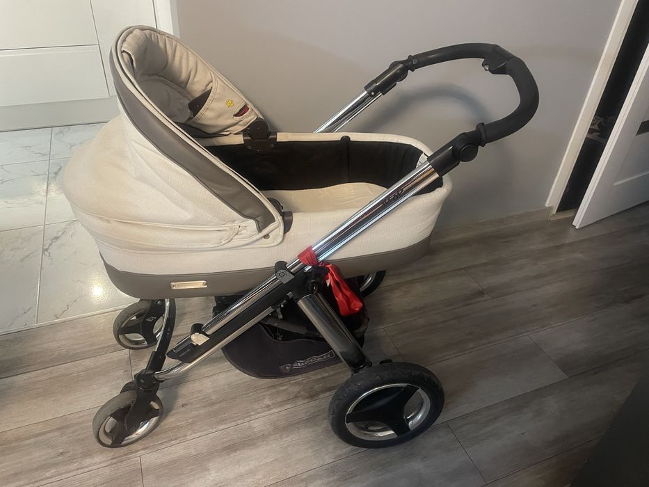 Piekny, komfortowy wozek 2w1 z parasolka