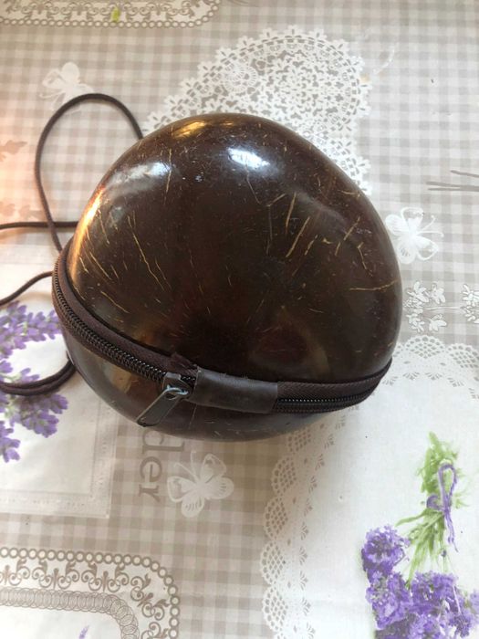 Bolsa de artesanato em formato de coco