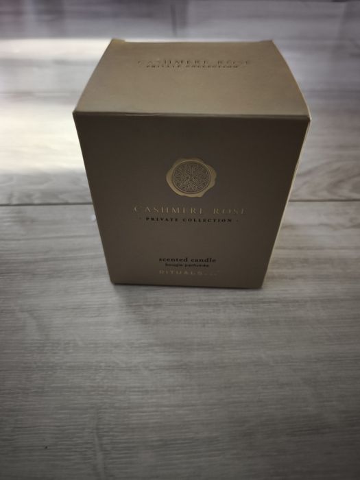 Rituals świeczka CASHMERE ROSE