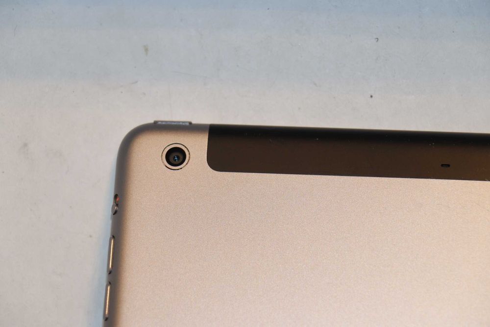 Apple A1475 iPad Air Wi-Fi 4G 16GB Space Gray, заблокирован по Id!