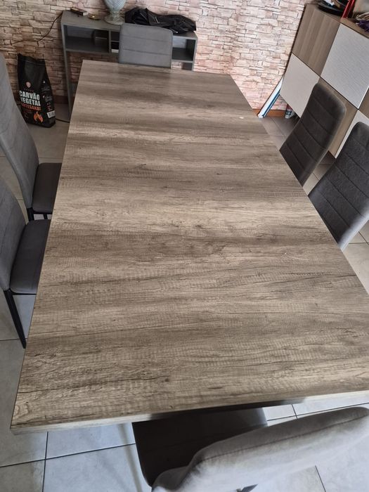 Mesa com 6 cadeiras