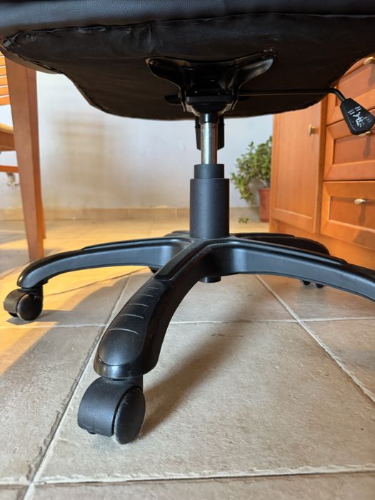 Cadeira Gamer Genesis – Preto e Vermelho (Excelente Estado!)