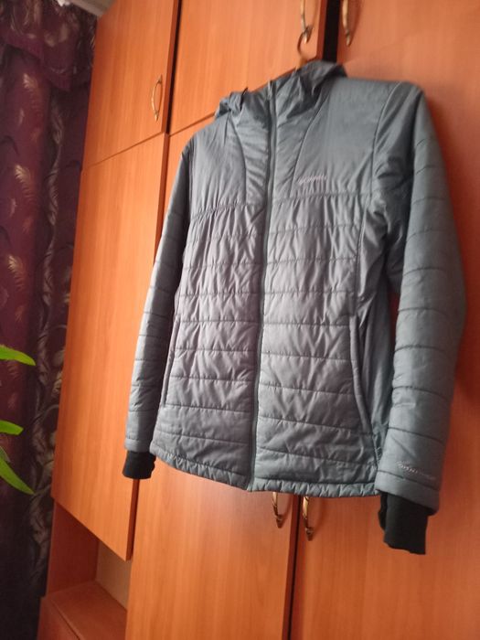 Спортивна осіння куртка