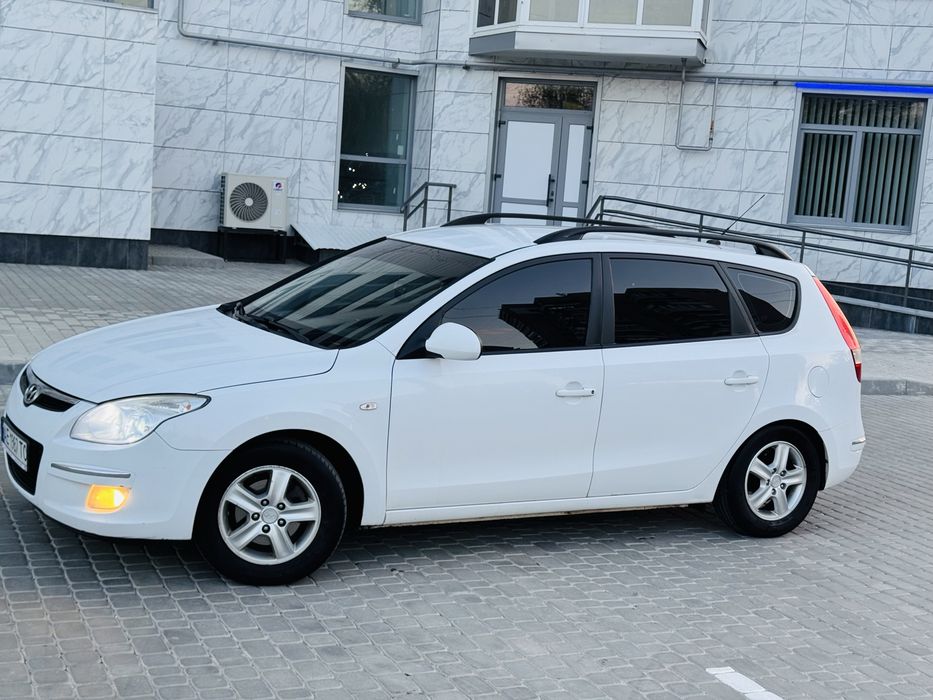 Продам хюндай i30 1.6 газ не крашен
