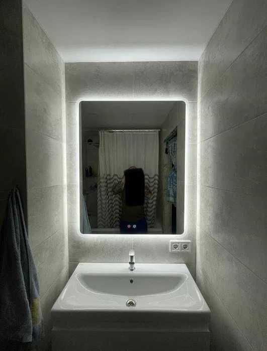 Дзеркала з LED – все ще тренд, який не втрачає актуальності