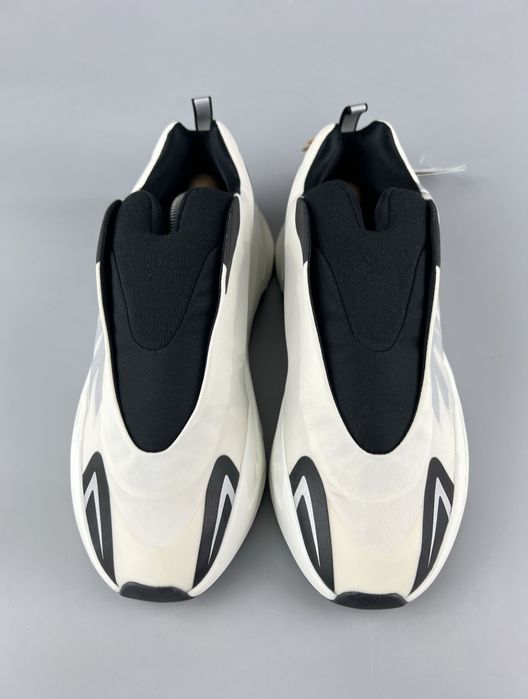 Жiночі кросівки Adidas Yeezy Boost 700 ‘MNVN Laceless’ Оригінал