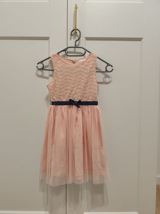 Elegancka oficjalna sukienka dziewczęca z tiulem