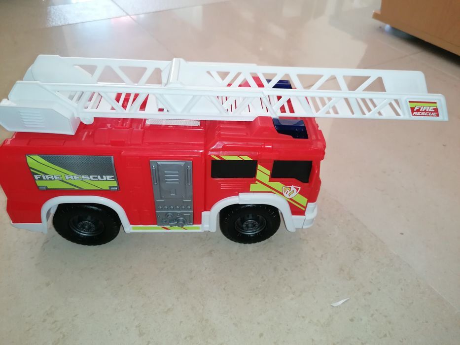 Camião dos bombeiros de brincar