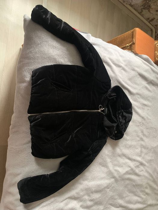 Продам женскую велюровую куртку