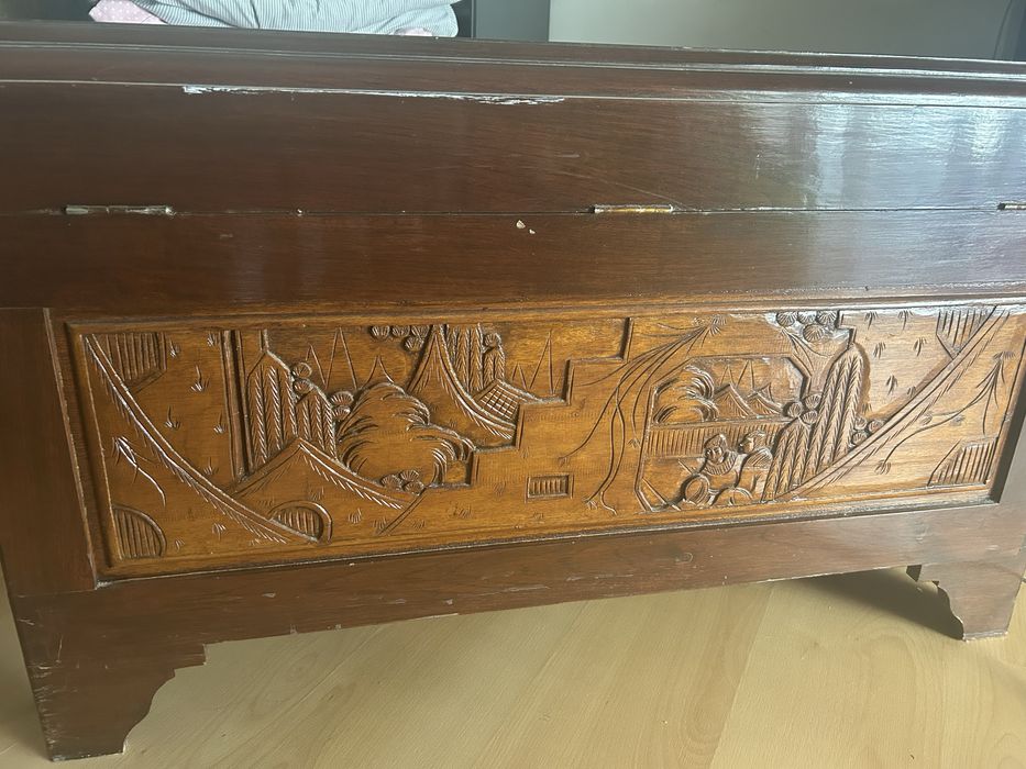 Arca antiga trabalhada