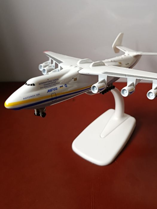 АН-225 "Мрія"модель 1-400