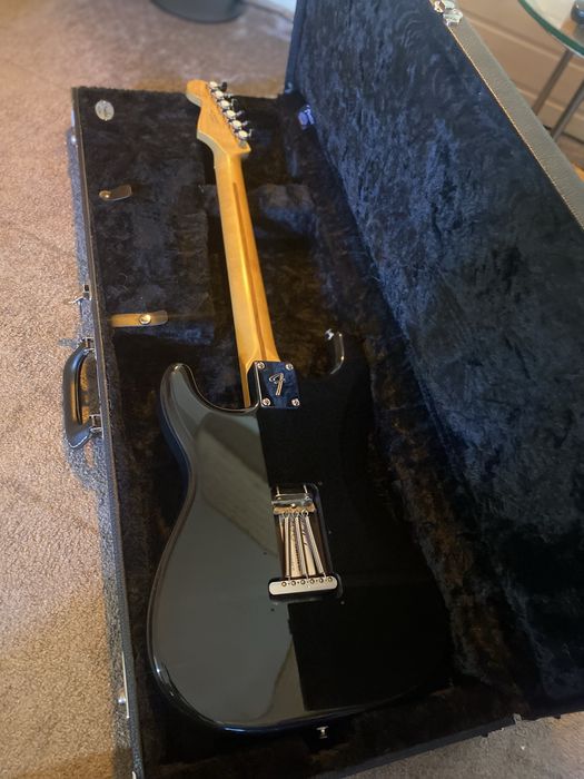 Guitarra eléctrica Fender Stratocaster série Black Edition, 7vias