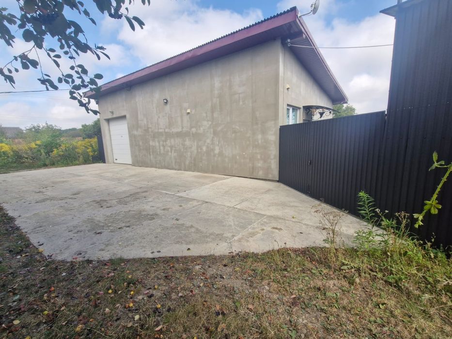 Приміщення 110м² + ангар