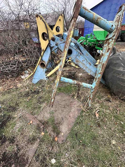 Продам фронтальный погрузчик